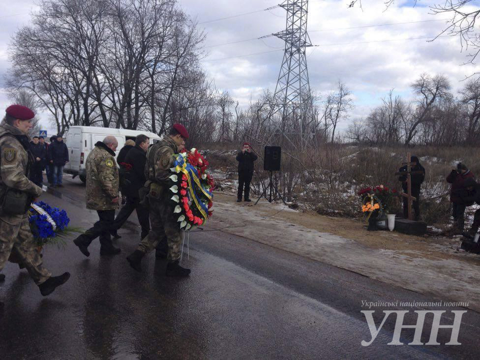 В Донецкой области почтили память погибших год назад под Волновахой5