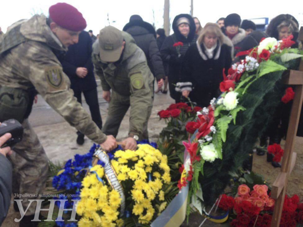 В Донецкой области почтили память погибших год назад под Волновахой7