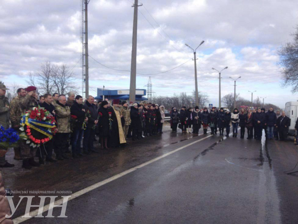 В Донецкой области почтили память погибших год назад под Волновахой8