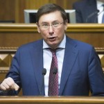 Луценко призывает Яценюка покинуть свою должность